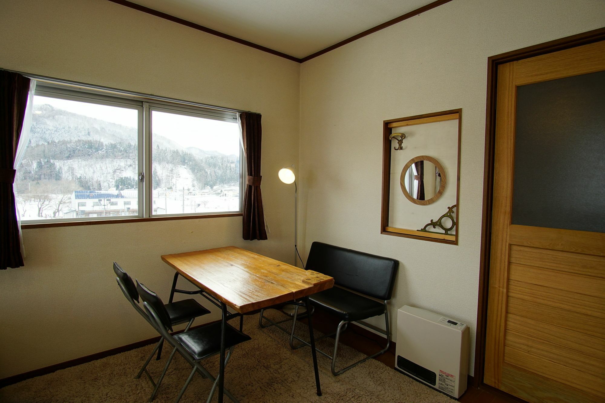 Hakuba Station Guesthouse En المظهر الخارجي الصورة
