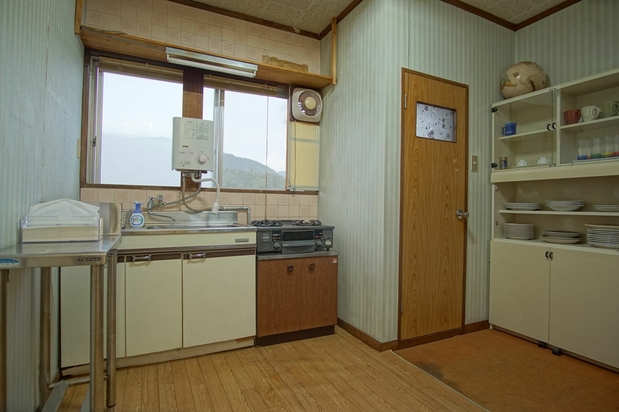 Hakuba Station Guesthouse En المظهر الخارجي الصورة